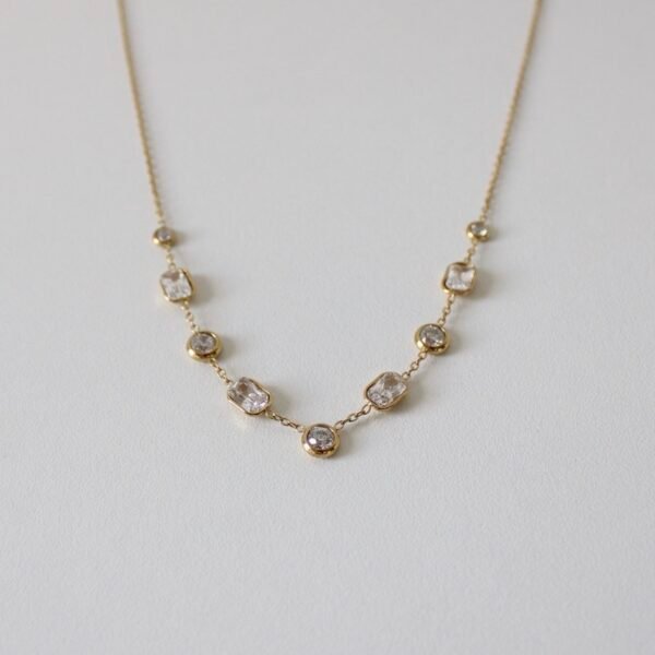 img_2935-2 Ketting met zirkonia steentjes